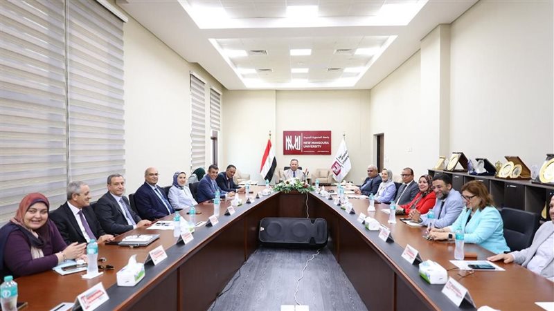 اجتماع في جامعة المنصورة