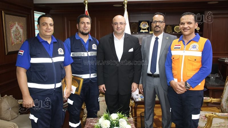 محافظ بني سويف يكرم