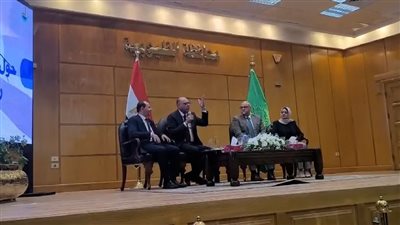 وزير العمل يكشف عن مفاجأة لبطل واقعة مزلقان بني سويف (فيديو) 