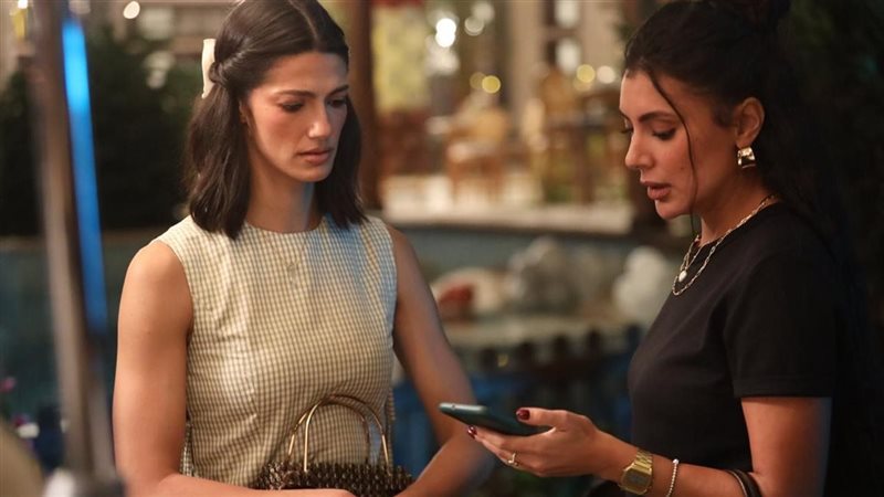 تارا عماد وبسمة داود،