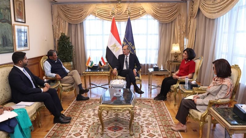 لقاء وزير الاتصالات