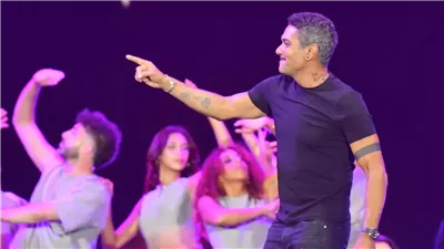 والدة آسر ياسين تكشف سر ظهوره بالحلق والوشم في حفل ويجز