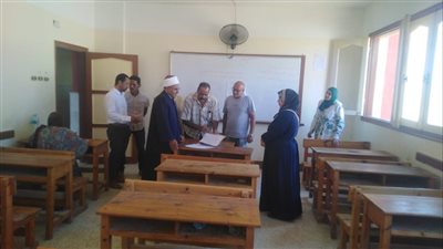 رئيس الإدارة المركزية لمنطقة الإسماعيلية يتفقد اللجان فى آخر أيام امتحانات الثانوية الأزهرية (صور) 