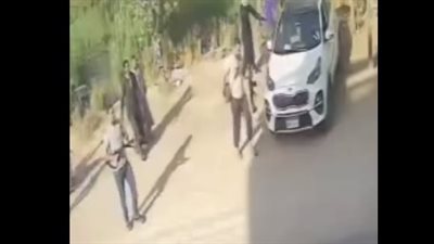 مجهولون يحملون أسلحة رشاشة يثيرون الرعب على طريق أسيوط سوهاج (فيديو)