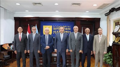 رئيس جامعة الإسكندرية يبحث مع وفد بيروت العربية سبل التعاون المشترك