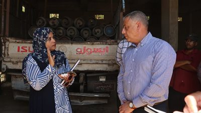 محافظ الإسماعيلية يتفقد مستودعات البوتاجاز في فايد (صور)