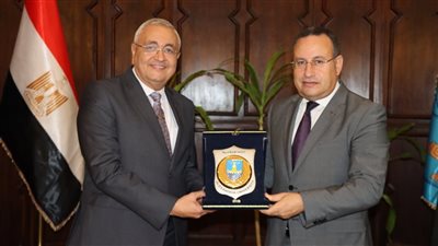 رئيس جامعة الإسكندرية: تعزيز تدويل التعليم العالي من خلال الأفرع الدولية