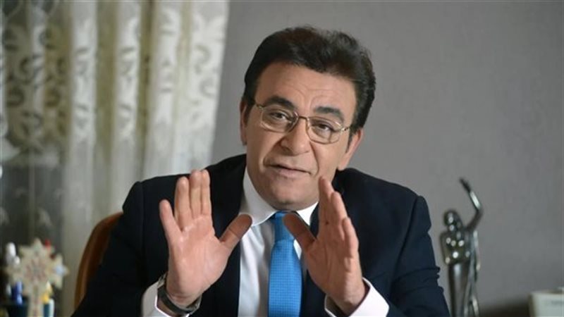 الإعلامي عاطف كامل،