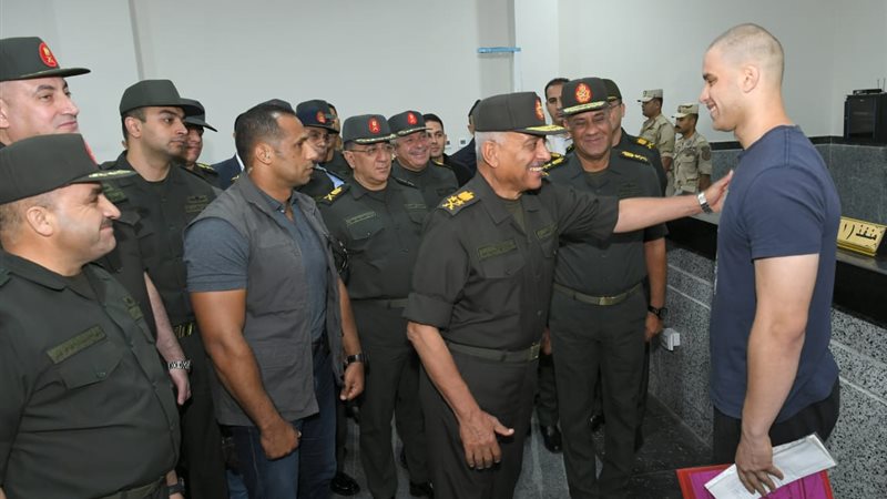 وزير الدفاع والإنتاج