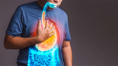 أعراض ارتجاع المريء وطرق علاجه في البيت بمواد طبيعية