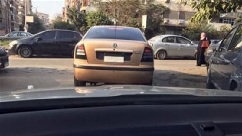 سرقة اللوحات المعدنية