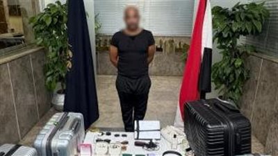 بداخلها مشغولات ذهبية، القبض على سائق سرق 9 حقائب من أجنبيتين بالتجمع