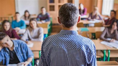 معيدون بـ «السُّخرة».. مرتبات محدودة ومعاملة غير لائقة.. وبعض أساتذة الجامعة يستبيحون جهودهم وأبحاثهم 