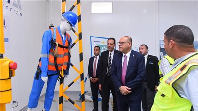 وزير العمل يشهد تدريبات إجراءات السلامة في المواقع الإنشائية بالإسكندرية 