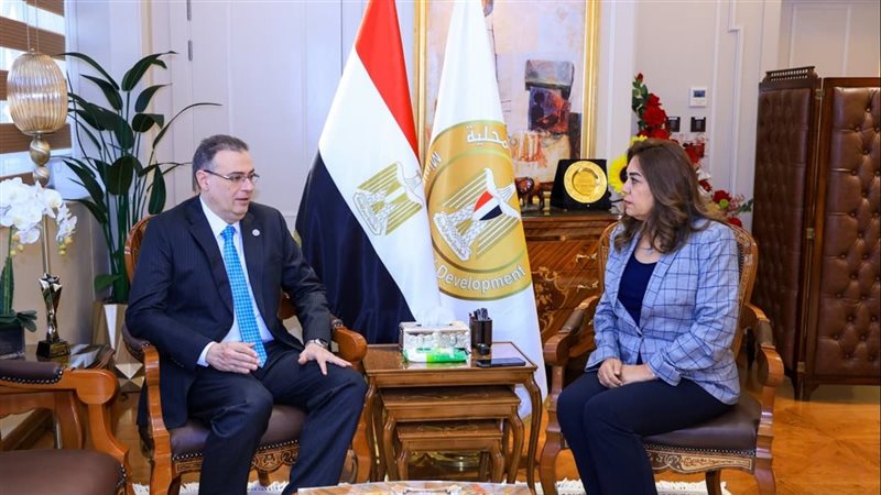 منال عوض خلال اللقاء