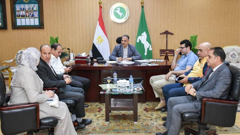 محافظ الشرقية يلتقى