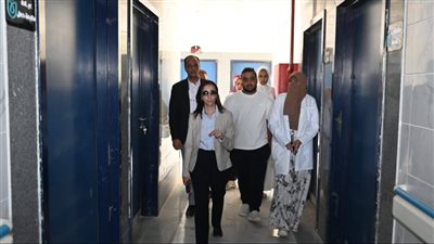  محافظ البحيرة تتفقد عددا من القرى النائية بوادي النطرون (صور)