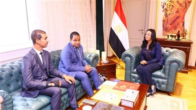 وزيرة التضامن الاجتماعي تلتقي ممثلي مؤسسة 