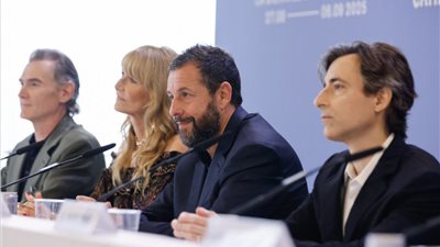 مهرجان فينيسيا، آدم ساندلر في المؤتمر الصحفي لفيلم Jay Kelly (فيديو)