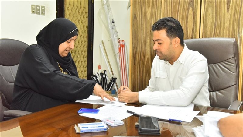 تسليم التعويضات لأهالي