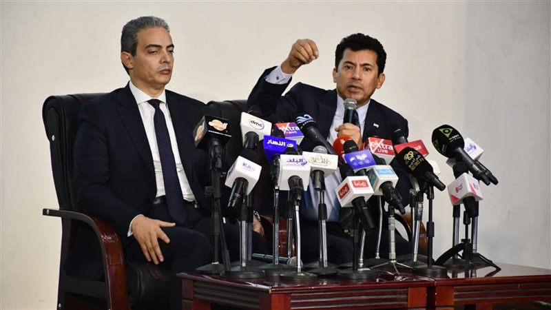 أشرف صبحي يعدد مزايا