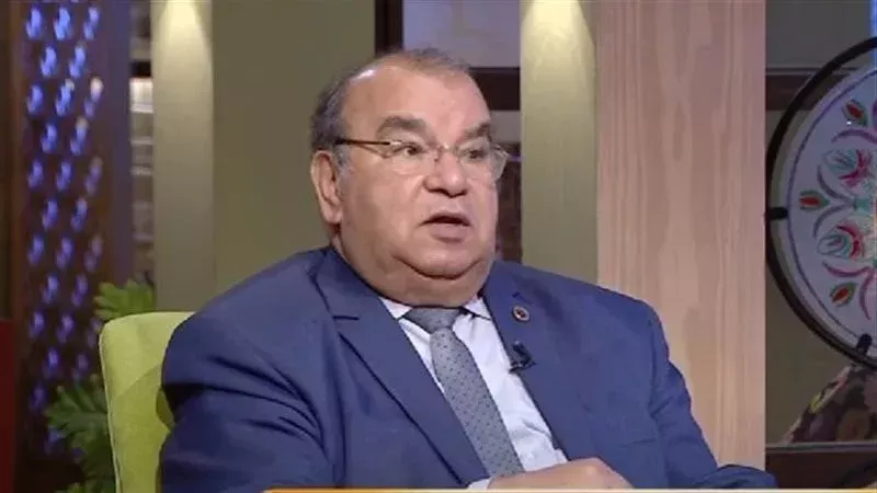 الكاتب الصحفي رفعت