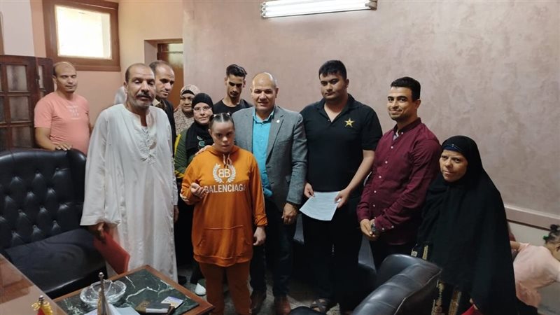 تسليم عقود عمل جديدة