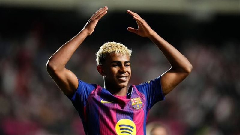 لامين يامال نجم برشلونة