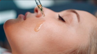 ترطبها بعمق وتجدد الخلايا، فوائد الزيوت الطبيعية للبشرة