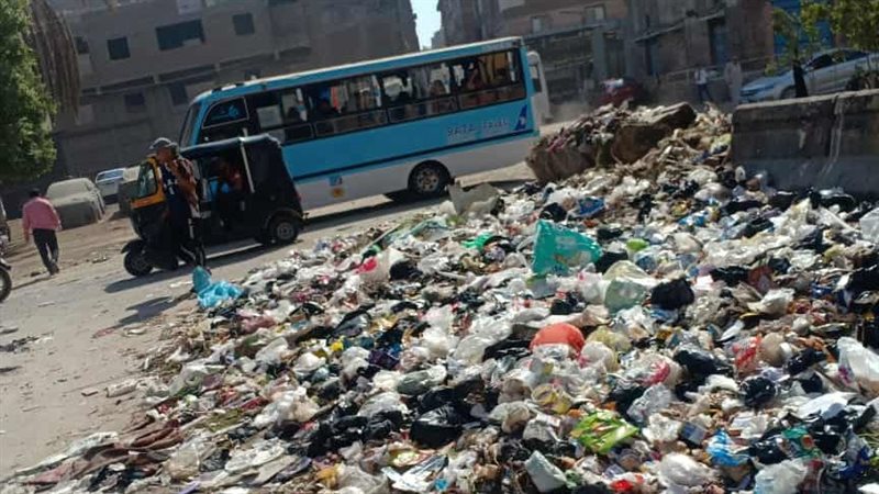 تلال من القمامة