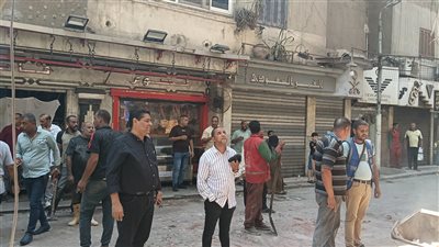 الأجهزة المعنية تزيل آثار حادث سقوط بلكونة في حدائق القبة (صور)