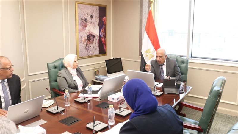 اجتماع وزير الكهرباء