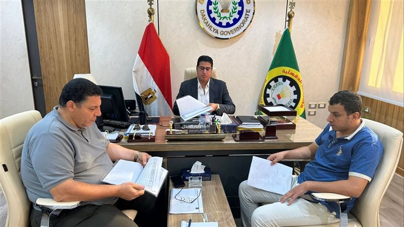 اجتماع نائب محافظ