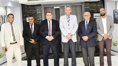 محافظ أسوان يلتقي مجلس نقابة المحامين لبحث سبل التعاون وخدمة قضايا المجتمع (صور)