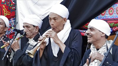 تفسير حلم المزمار في المنام وعلاقته باللهو والشهوات المحرمة 