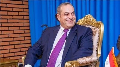 سفير مصر في بوركينا فاسو يجتمع بالجالية المصرية للتنسيق لمؤازرة المنتخب