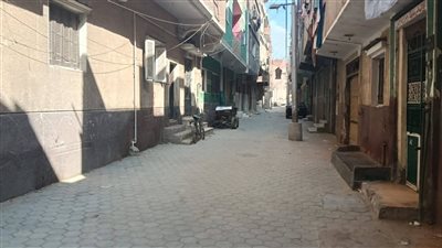 نائب محافظ الجيزة يتابع أعمال تركيب بلاط الإنترلوك في أوسيم 