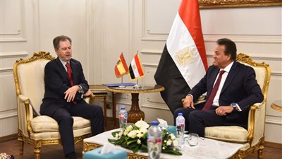 عبد الغفار يبحث مع سفير إسبانيا سبل تعزيز التعاون في القطاعين الصحي والتنموي
