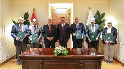 الصحة: توقيع 5 بروتوكولات لدعم الأطباء وتطوير قدراتهم المهنية