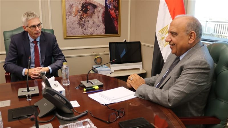 اجتماع وزير الكهرباء
