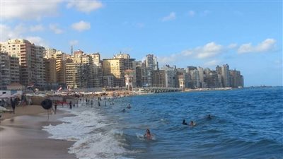 3 % في بعض الشواطئ، نسبة الإشغال غرب الإسكندرية مع استمرار رفع الرايات الحمراء 