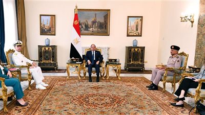 تفاصيل لقاء السيسي وقائد القيادة المركزية الأمريكية.. الرئيس يؤكد أهمية وساطة مصر وأمريكا وقطر للتوصل إلى وقف فوري لإطلاق النار بغزة.. والإفراج عن الأسرى وتيسير وصول المساعدات الإنسانية