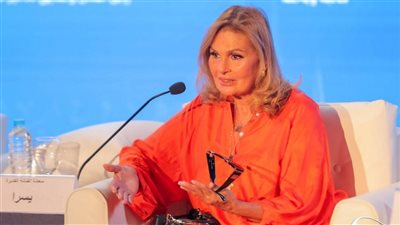 يسرا: مسيرة الأمير طلال بن عبد العزيز تستحق التسجيل في فيلم وثائقي