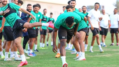 في الظهور الأول، استقبال حافل من لاعبي المصري للوافد الجديد كينجسلي إيدوو (صور)