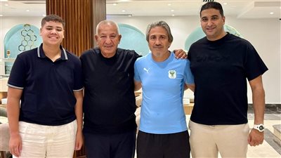 كامل أبو علي يزور معسكر المصري استعدادًا لمواجهة الزمالك (صور)