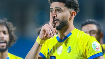 تعنت النصر السعودي يهدد فرصة عبد الإله العمري مع المنتخب
