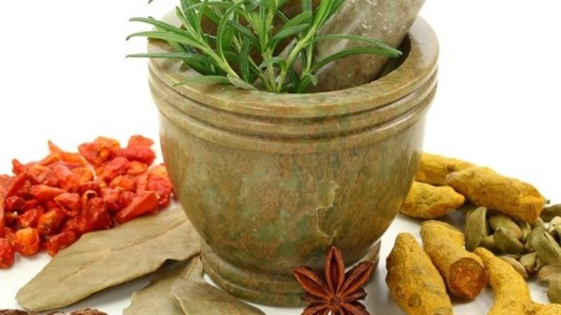 علاج الإمساك بالأعشاب