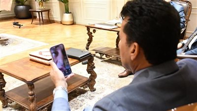 وزير الرياضة يطمئن على إصابة مرموش ويتواصل مع محمد صلاح بعد مباراة بوركينا