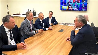 وزير البترول يبحث تعزيز التعاون مع شركات عالمية عاملة بمجال الغاز الطبيعي