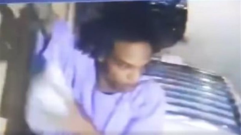 شاب يعتدي على سيدة